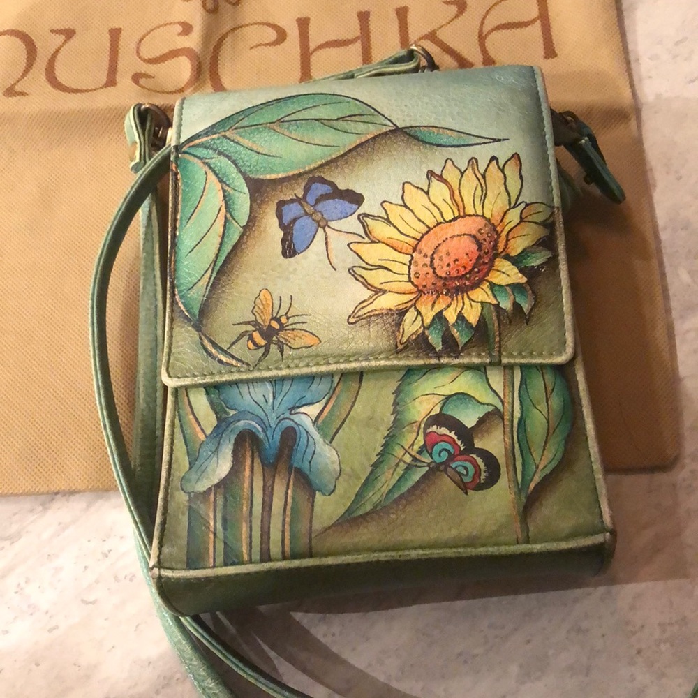 ANUSCHKA 5-pocket hanging wallet